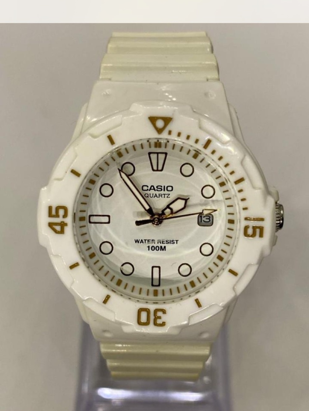 Casio *** Arctic White  ^^^ Quartz Sport Watch * Gold accents ***